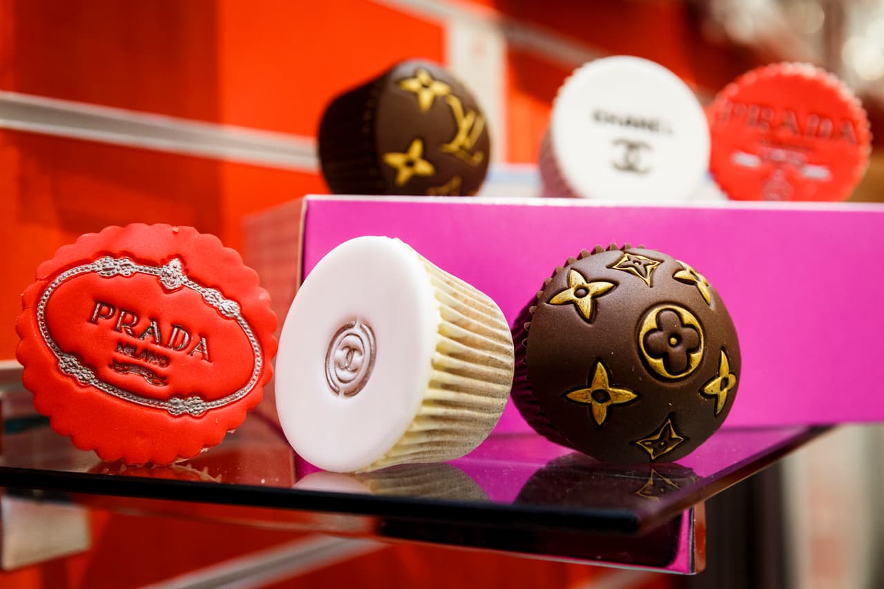 ¡Hasta las marcas más reconocidas de moda fueron homenajeadas en algunos pastelillos!