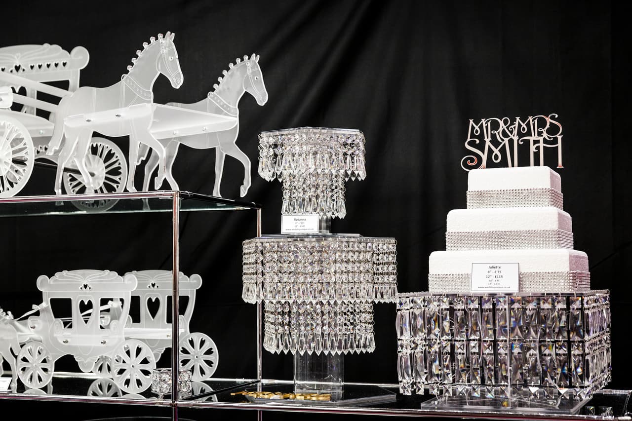 'The Cake and Bake Show' resultó todo un reto para los participantes, quienes dejaron volar su imaginación y trabajaron arduamente para lograr los pasteles con los diseños más lindos, incluyendo figuras de 'bambi' y flores hechas de fondane muy a la 'Vintage'.