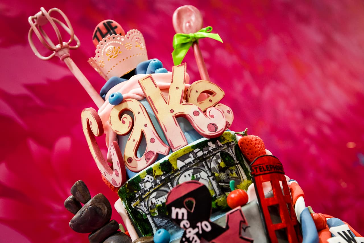 'The Cake and Bake Show' resultó todo un reto para los participantes, quienes dejaron volar su imaginación y trabajaron arduamente para lograr los pasteles con los diseños más lindos, incluyendo figuras de 'bambi' y flores hechas de fondane muy a la 'Vintage'.