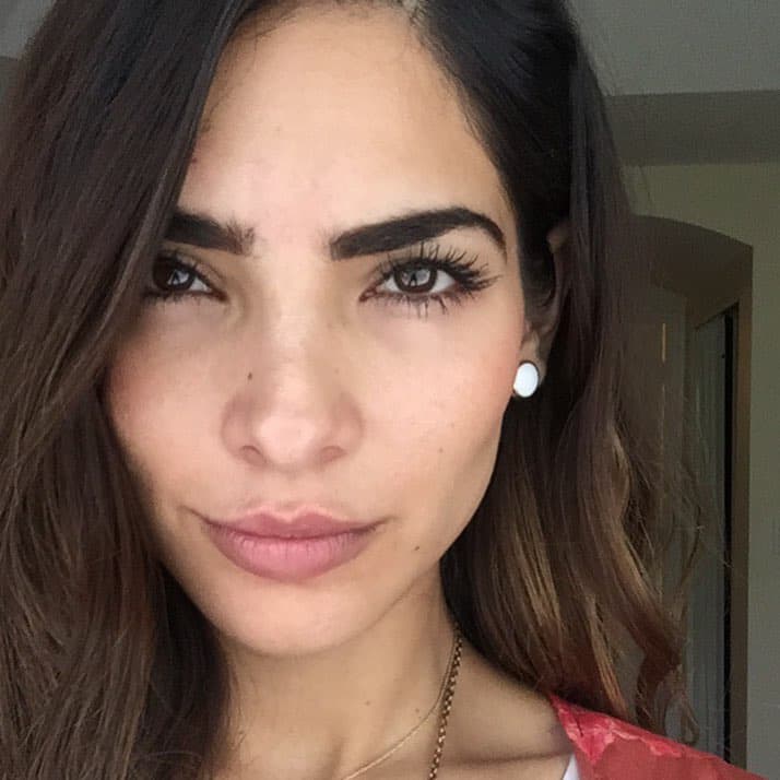 Ale Espinoza deja ver su belleza al natural y #SinFiltros.
