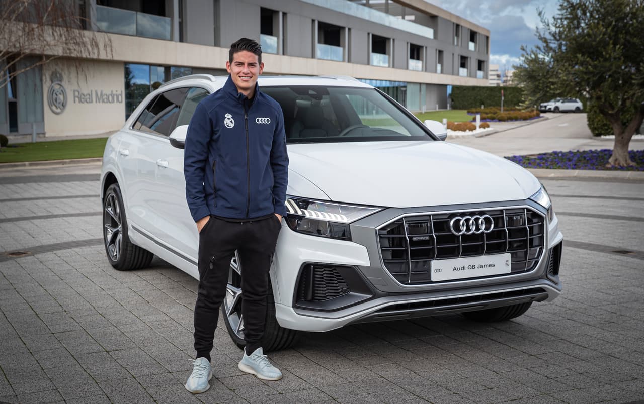 Por su parte, el colombiano 
<b>James Rodríguez</b>, quién regresa al Real Madrid tras jugar una temporada cedido en el Bayern de Múnich, escogió una Audi Q8 50 TDI en Blanco Glaciar.