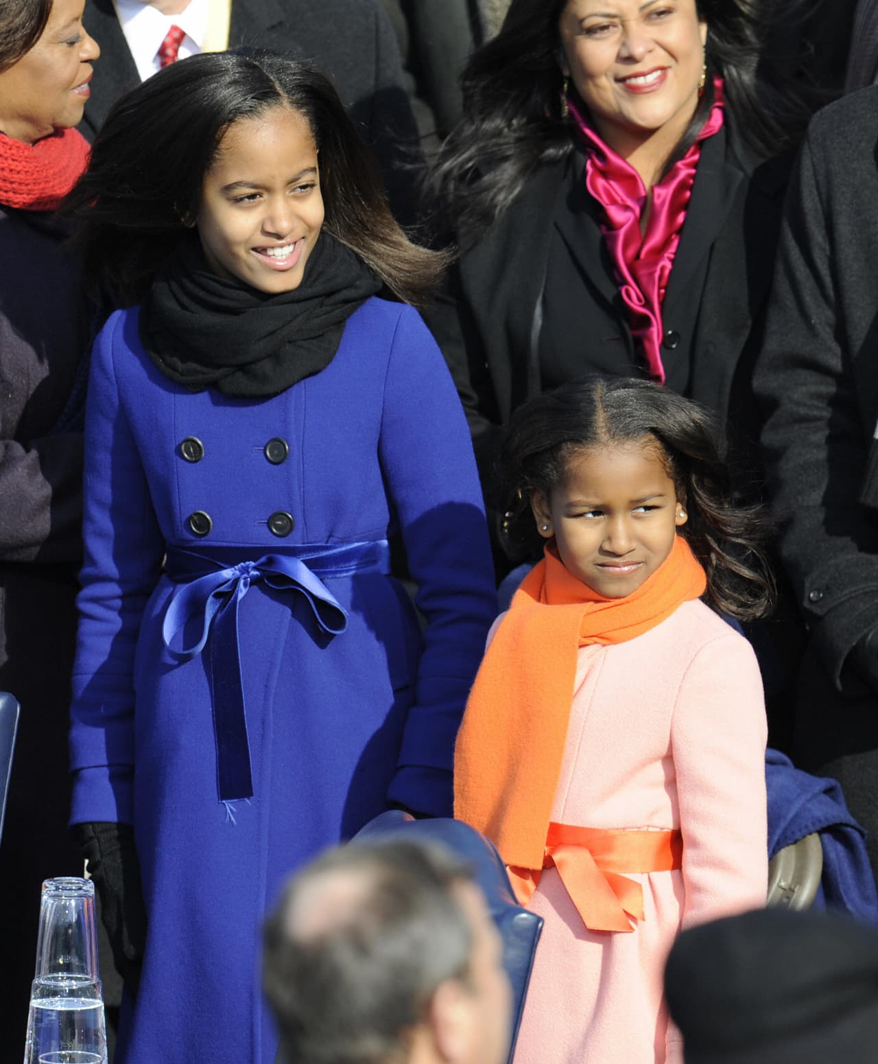 En un principio las dos hermanas compartieron modelos de abrigos y vestidos en registro de color diferentes, como sucedió el 20 de enero en la ceremonia de juramente de su padre como Presidente. (TIMOTHY A. CLARY/AFP/Getty Images)