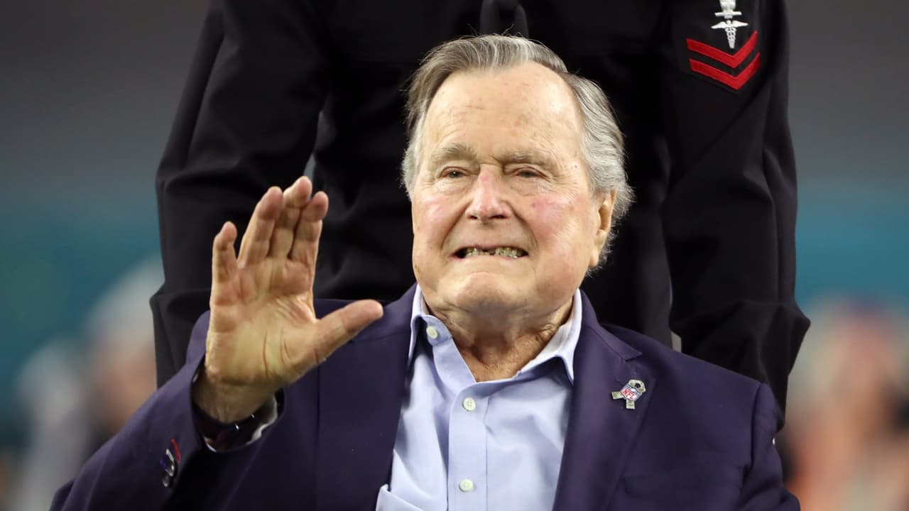 El expresidente George H.W. Bush, de 93 años, es hospitalizado por segunda vez tras la muerte de su esposa Barbara