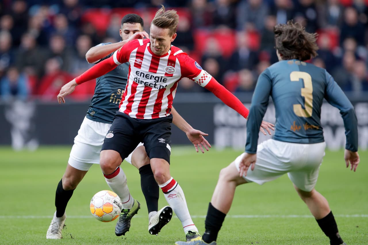 Sin embargo, apareció la figura del goleador Luuk De Jong para marcar la diferencia con su poder ofensivo.