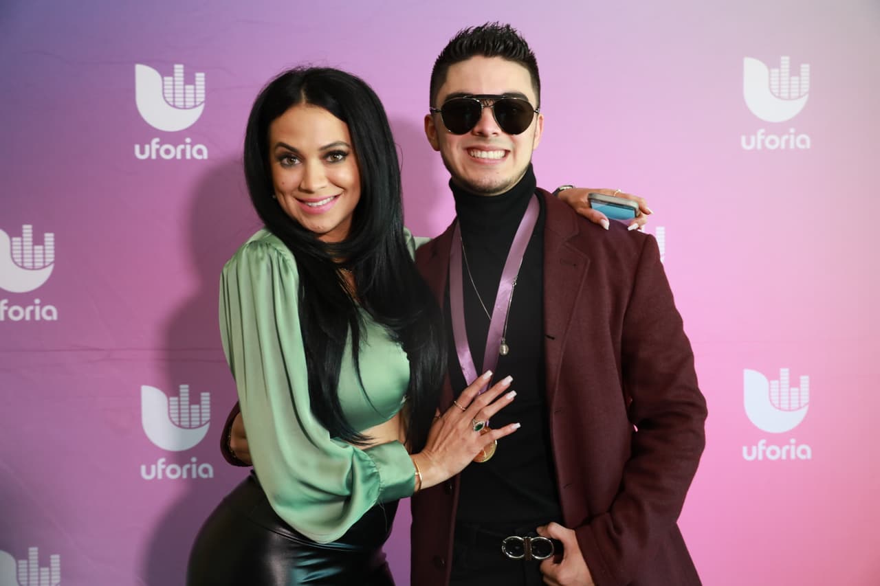 Una semana después de que Javier Larrañaga, vocalista de la banda, 
<a href="https://www.univision.com/radio/el-bueno-la-mala-y-el-feo/vocalista-de-los-sebastianes-saca-a-bailar-a-carla-medrano-mira-la-sangoloteada-que-le-dio-al-ritmo-de-banda-video">sacara a bailar a Carla en El Bueno, La Mala y El Feo Fest</a>, ella aplaudió lo bien que lo hizo.