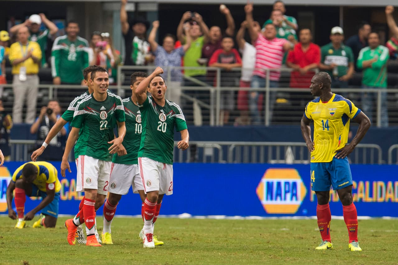 Como ya era habitual, ese día el 'Chapito' era figura del 'Tri' en un partido amistoso, casi que de trámite.