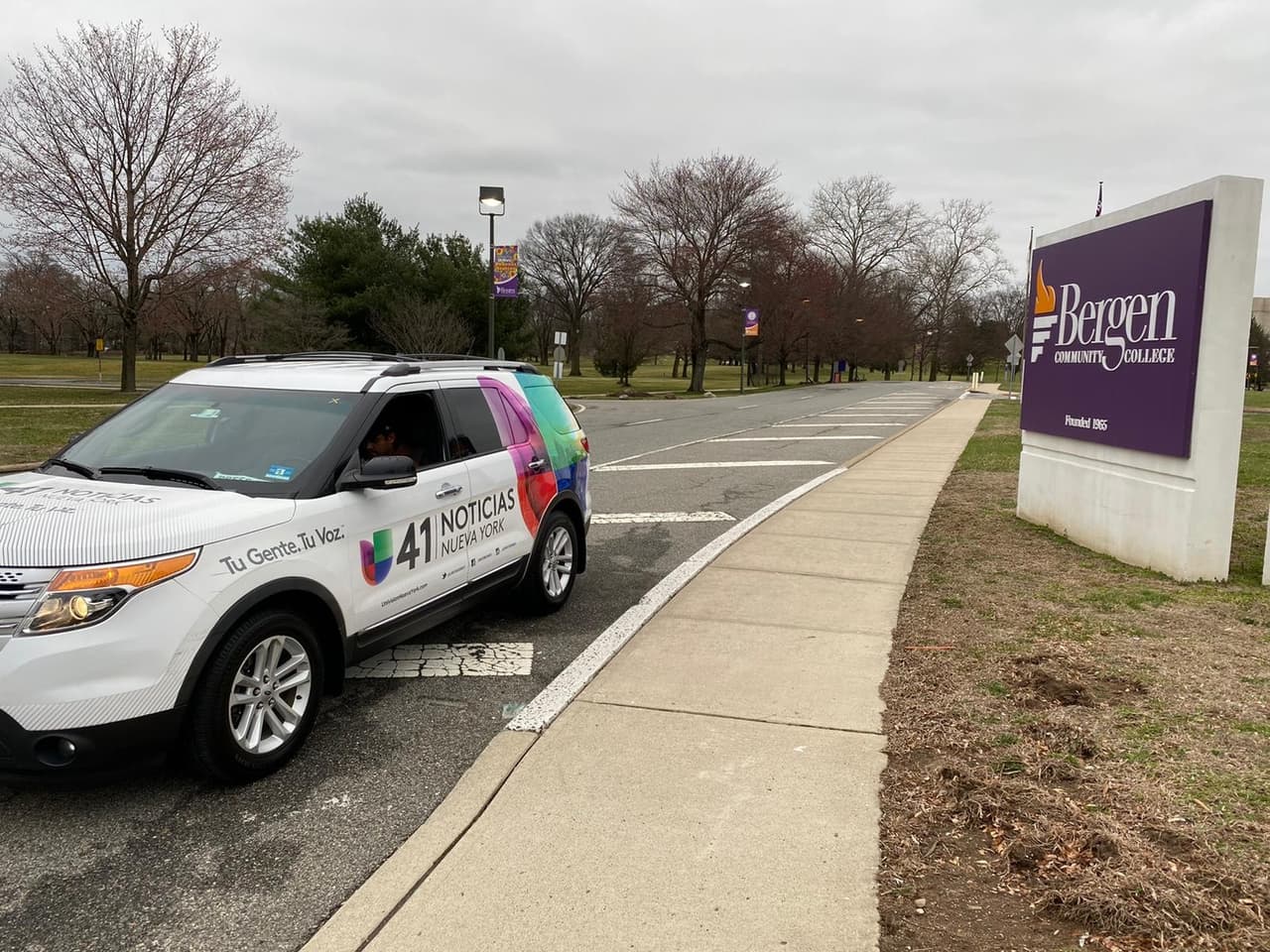El equipo de Noticias Univision 41 se encuentra en el primer puesto de pruebas de tránsito en Bergen Community College, Paramus, NJ.
