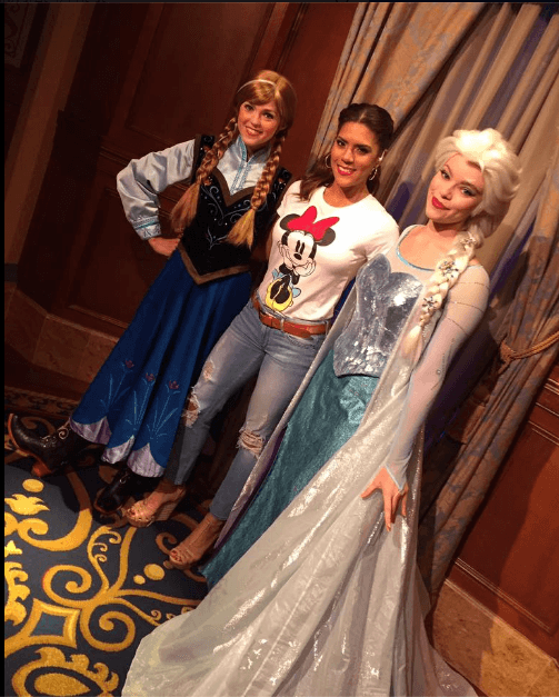 Una reina se encontró con dos bellas princesas.