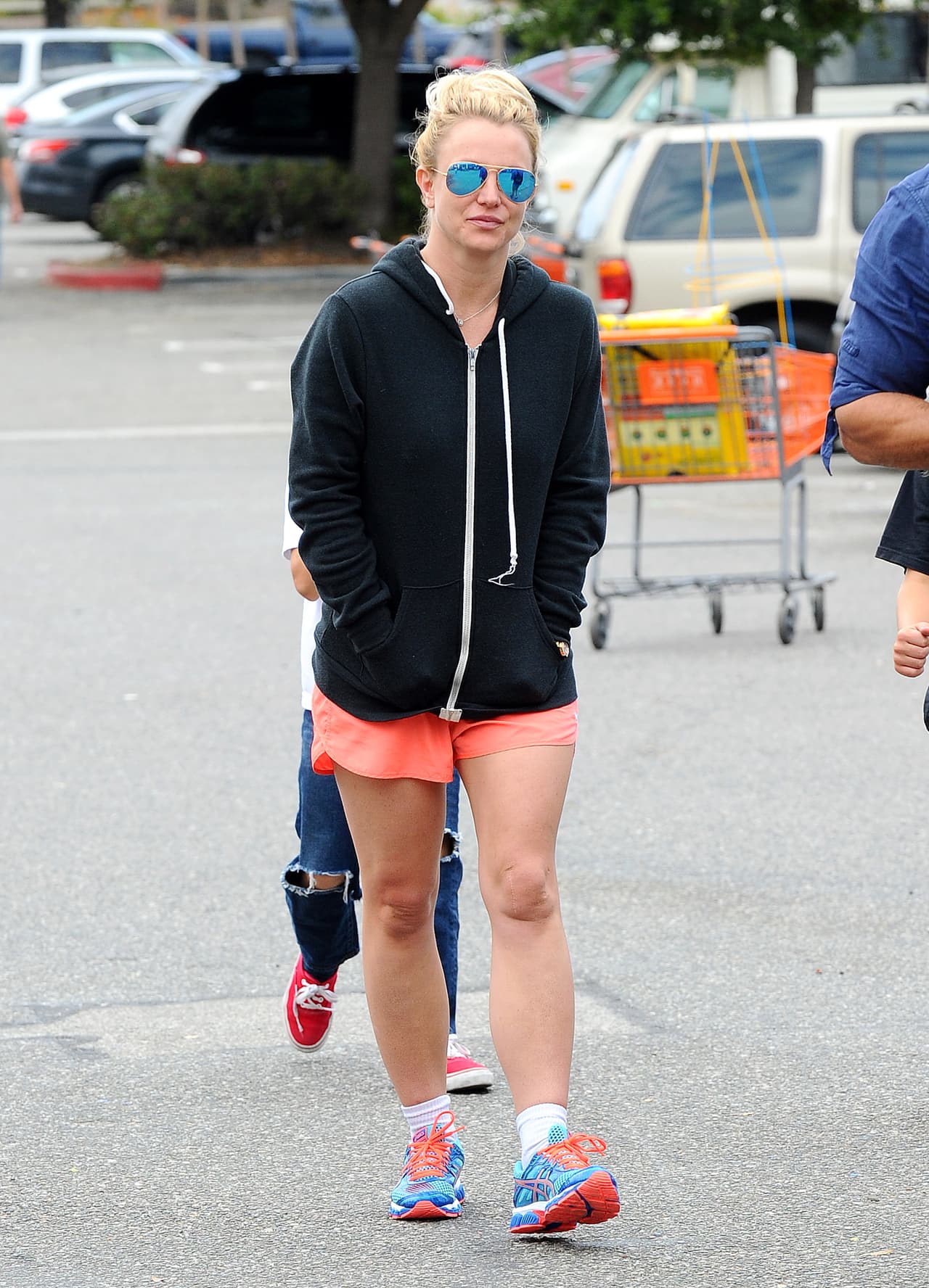 Britney aunque salgas solo al supermercado por favor arréglate más, tache para ella en esta semana.