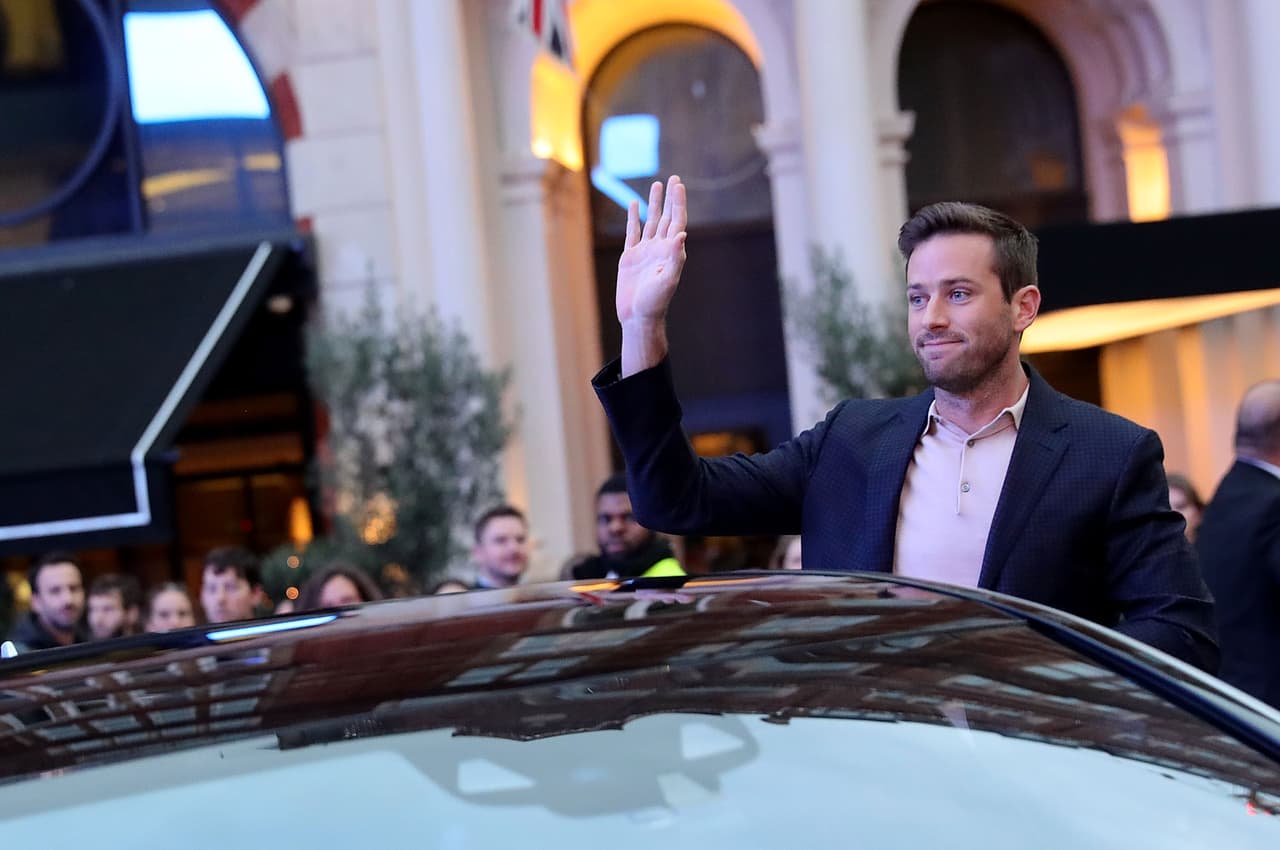 La joven de 30 años agregó: "Él te cautiva y, aunque es encantador, te está preparando para estas cosas que son más oscuras, fuertes y agotadoras. Cuando digo agotadoras, me refiero a mental, física, emocional, económicamente; simplemente todo."