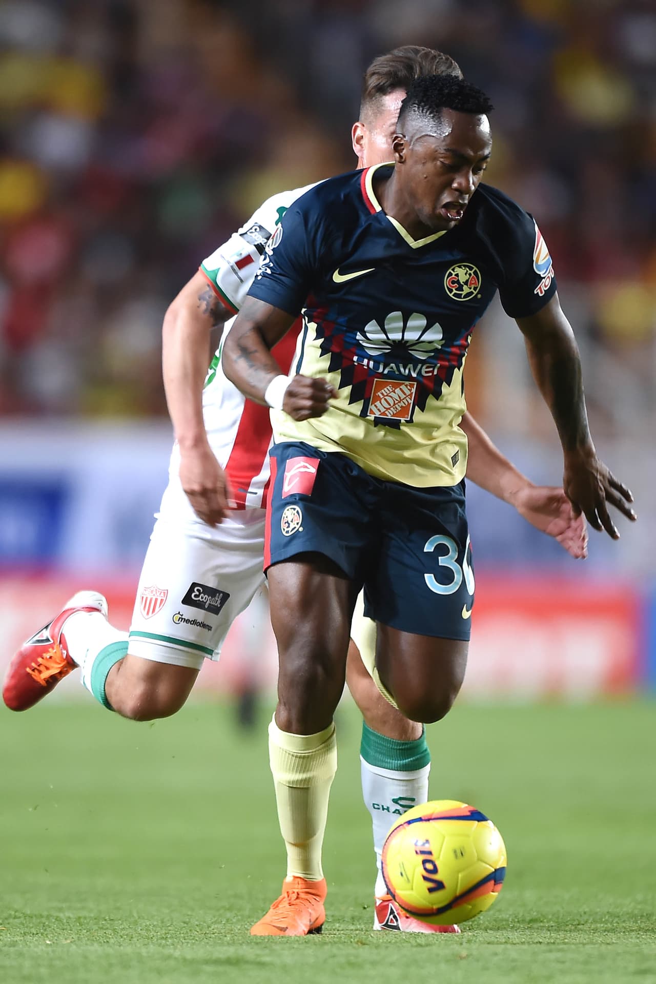 Marcelo Barovero y Agustín Marchesín fueron claves en el desarrollo del juego. Los arqueros argentinos salvaron sus respectivos marcos al menos en tres ocasiones.