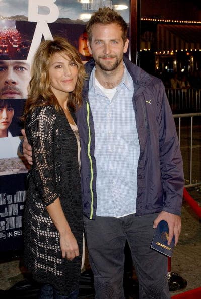 Bradley Cooper estuvo casado con la actriz y bailarina 
<b>Jennifer Esposito </b> (foto). Tras su divorcio, tuvo un romance con la también actriz 
<b>Renée Zellweger</b>.