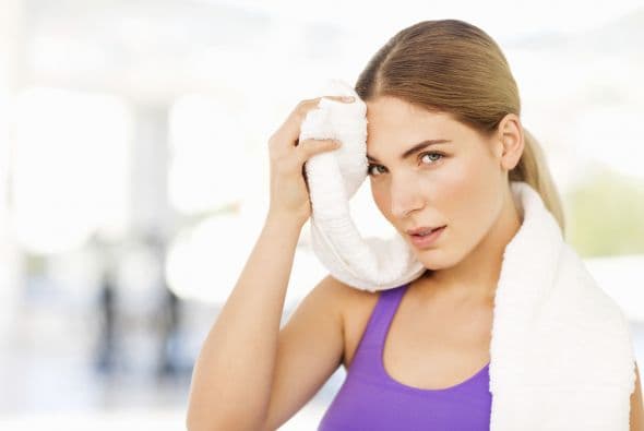 Deja la cafeína a las 3 pm, no hagas ejercicio por la tarde, y no bebas más de uno o dos cócteles en la cen