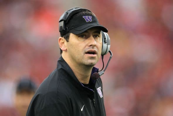 10. WASHINGTON - Salario medio anual en el estado: $48,940 - Salario anual del gobernador: $166,891. Empleado del estado con el mejor pago: El entrenador de fútbol de la Universidad de Washington, Steve Sarkisian, fue el empleado del año mejor pagado del Estado de Washington en 2010, con $1.98 millones como ingreso bruto, de acuerdo con la Oficina de Gestión Financiera.