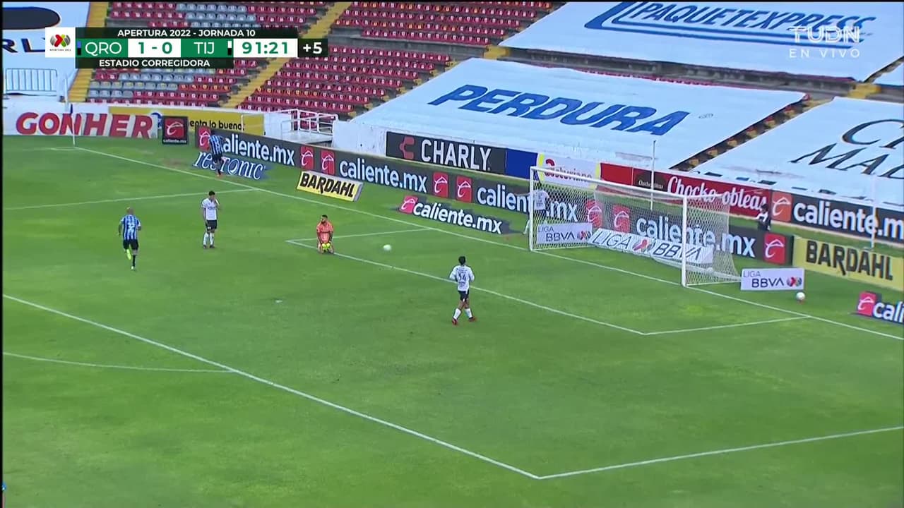 ¡GOL!  anota para Querétaro. Ángel Sepúlveda