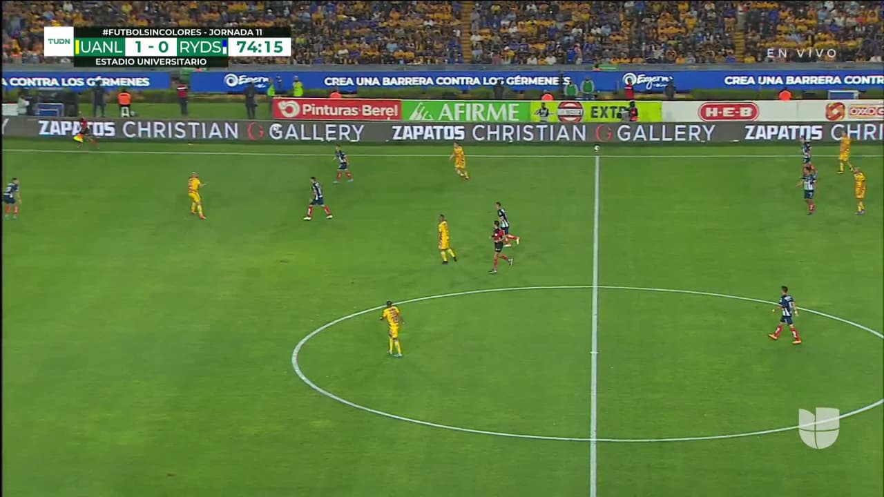 ¡TIRO ATAJADO! disparo por André-Pierre Gignac.