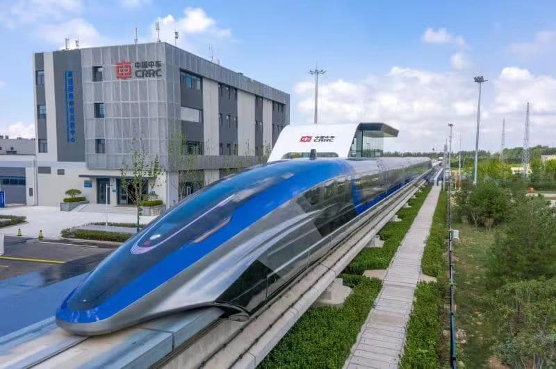 Con este tren, el recorrido actual de 
<b>932 millas (</b>1,500 kilómetros) entre Shenzhen y Shanghái, para el que se emplean
<b> diez horas, podrá reducirse a 2.5</b> , una vez que se construya la línea de levitación magnética entre ambas ciudades.