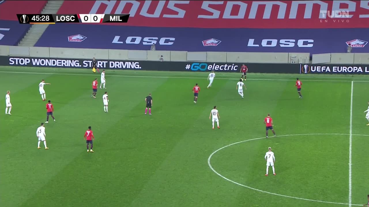 ¡Gol! Lille 0| Milan 1. Samu Castillejo (Milan) zurdazo desde el centro del área al centro de la portería. Asistencia de Ante Rebic tras un contragolpe.