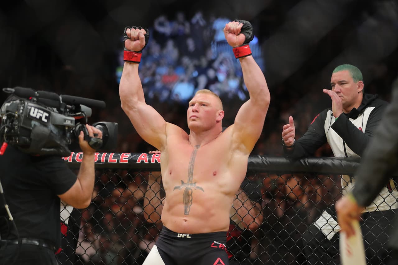 Brook Lesnar regresó al octágono luego de 5 años sin pelear para salir victorioso sobre Mark Hunt.