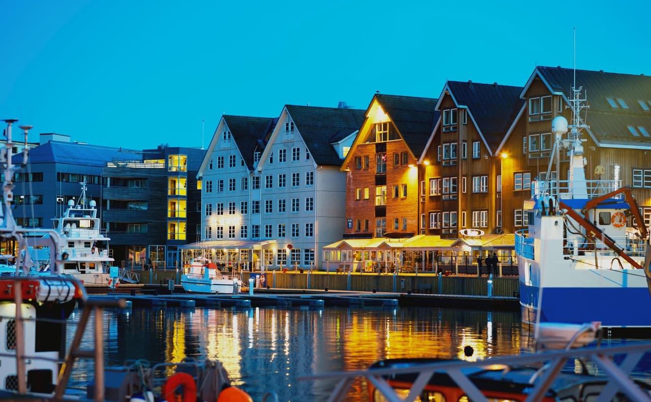 <b>Oslo</b>, la capital noruega y una de las ciudades con los índices de calidad de vida más elevados del planeta, se ubica en el quinto puesto con salarios mensuales de $3,246.