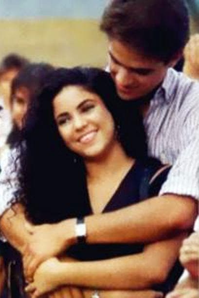 Shakira se encargó de protagonizar 'El Oasis' junto a Pedro Rendón. Además cantaba el tema principal de la telenovela colombiana.