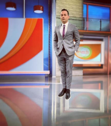 Con esta imagen, donde el conductor parece despegar, nos quedaremos en espera de muchas más de sus bromas y chistes.