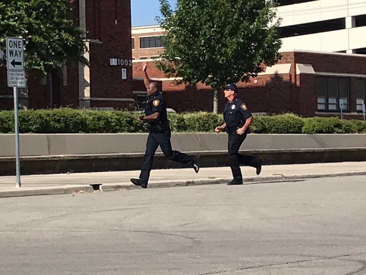 La Oficina de Manejo de Emergencias de la Ciudad y oficiales de Información Pública de Fort Worth Worth trabajaron en el simulacro.