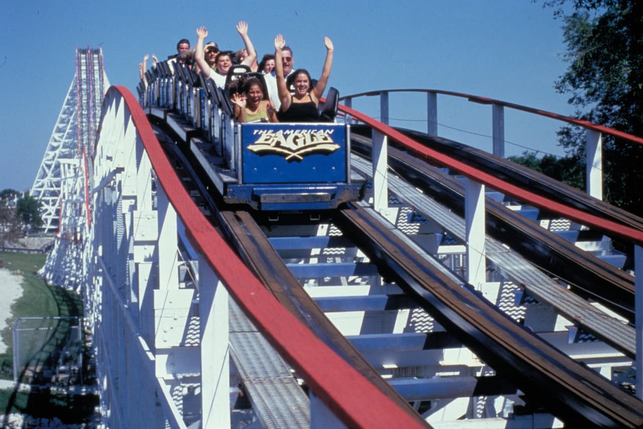 Six Flags argumentó que el adolescente no sufrió ningún daño real, como el robo de identidad. El caso llegó a la Corte Suprema de Illinois, que en 2019 dictaminó que la ley de privacidad del estado no requería acusaciones de ninguna lesión, lo que permitió que procediera la demanda colectiva contra Six Flags.