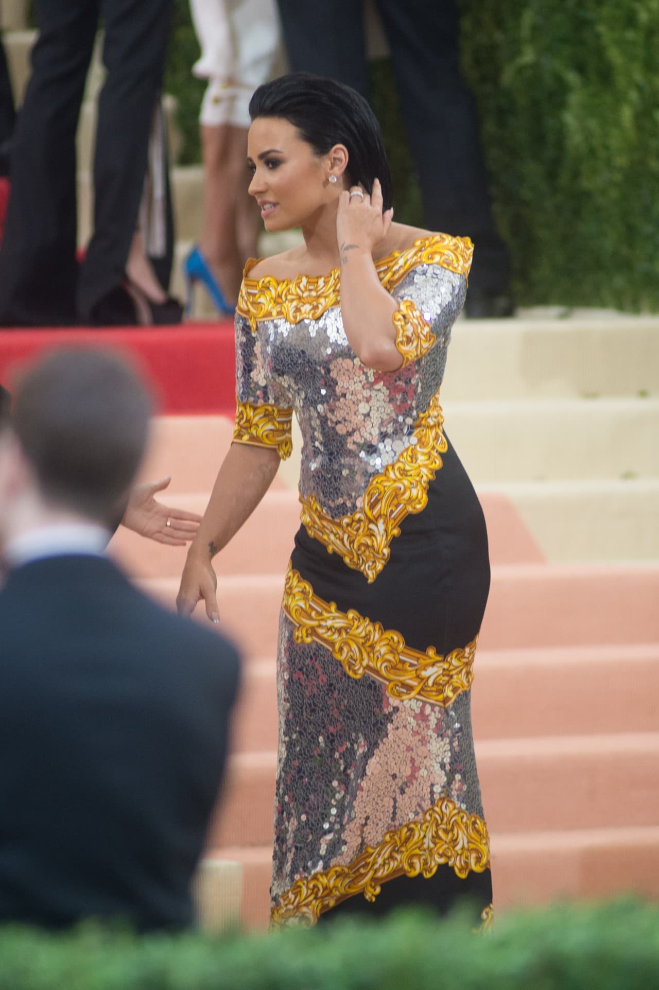 “Tuve una experiencia terrible. Había una celebridad comportándose como una 
<b>completa idiota</b> y era horrible estar junto a ella. Era muy antipática. 
<b>Recuerdo haber estado tan incómoda que quería beber</b>”, confesó.