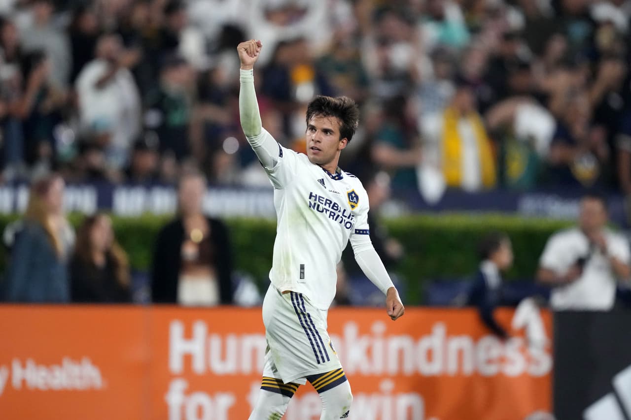 El polémico ‘like’ de Riqui Puig a una crítica contra Xavi