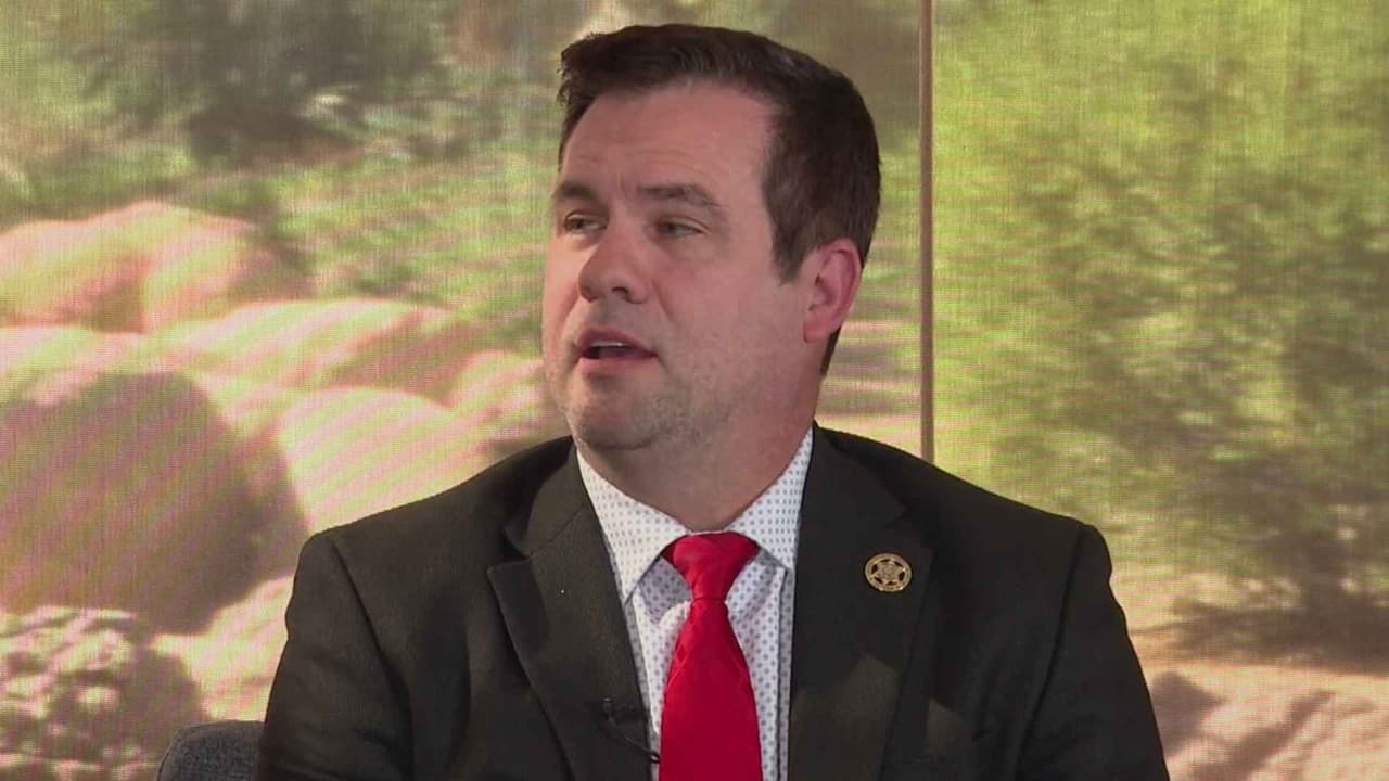 Warren Petersen promete combatir crimen en su campaña por fiscal de Arizona