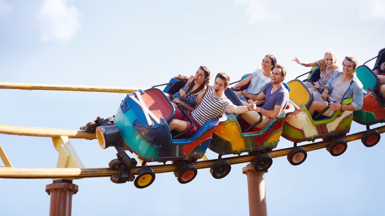 <h3 class="cms-H3-H3">Cuántos menores puede acompañar</h3> El parque fijó 
<b>un límite claro</b> para evitar grupos sin control: 
<br>👉🏻 Un adulto de 21 años o más 
<b>puede acompañar hasta cinco menores</b> 
<br>Si el grupo supera ese número, se necesitarán más chaperones.
<br>
<a href="https://www.whatsapp.com/channel/0029VafZxTzGpLHXXhtL0Y3A" target="_blank">Únete a nuestro canal de WhatsApp: Haz clic aquí para estar al tanto de las últimas noticias e historias de tu comunidad</a>