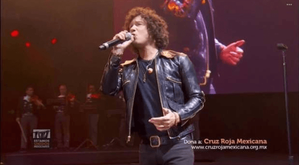 Bunbury sorprendió al público tras verlo acompañado por un grupo de mariachi e interpretar los temas 'Aunque no sea conmigo', 'Infinito' y 'El Hijo del pueblo'.