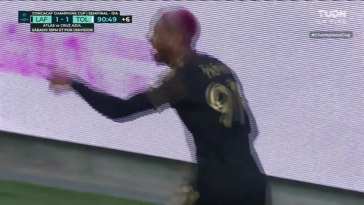 ¡Inatajable para García! Tafari cabeceó frente al área y puso el 2-1