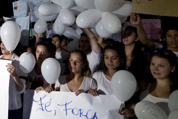 Los promotores de la iniciativa pidieron a la gente que asistiera vestida de blanco.
