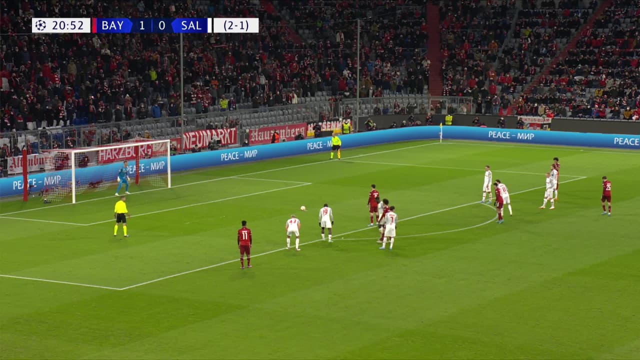 ¡GOL!  anota para FC Bayern München. Robert Lewandowski
