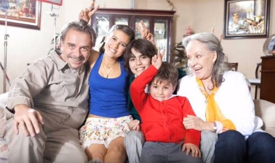 En 'Niña de mi corazón', Zendejas trabajó por primera vez con Pedro Damián, además compartió escena con importantes personalidades como los primeros actores Isela Vega y José Elías Moreno.