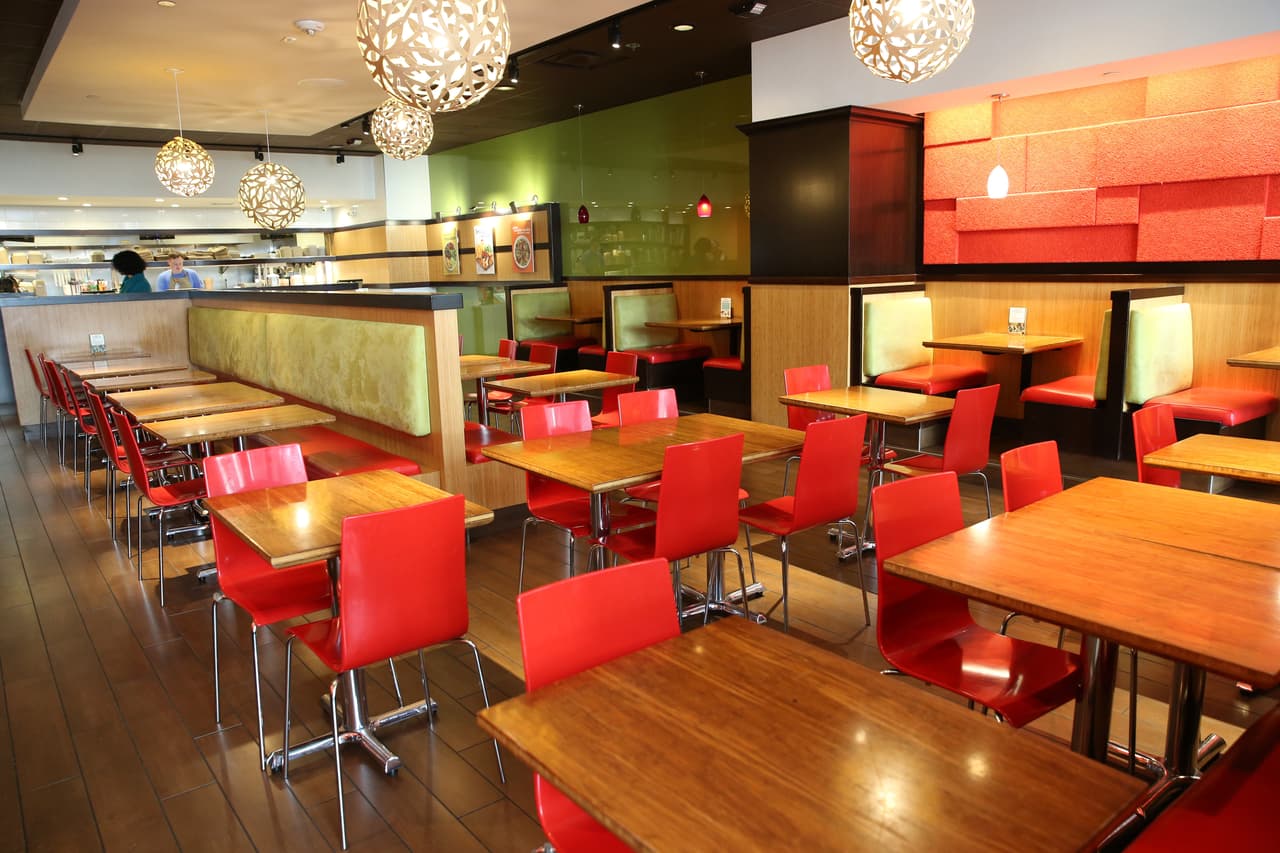 Proporcionar condimentos solo bajo pedido y en porciones de un solo uso (no reutilizables).