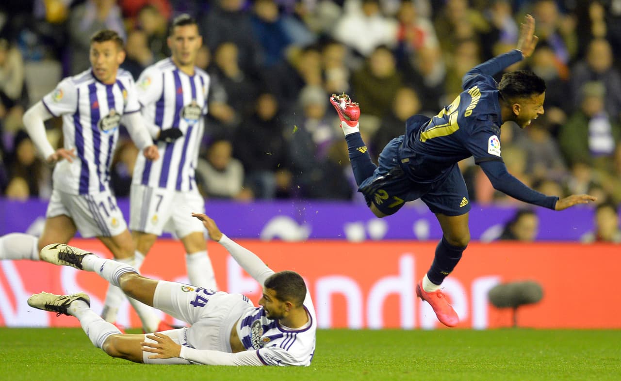 Al final del partido, Nacho le da el triunfo al Real Madrid, con un cabezazo, 0-1 sobre el Valladolid y deja a los de Zidane como líderes en solitario con 46 puntos.