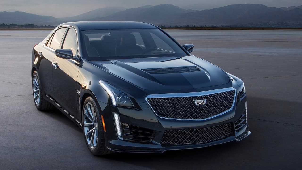 <h3 class="cms-H3-H3">9. Cadillac CTS</h3>
<br>La tercera generación del sedán mediano de Cadillac llegó al mercado en 2014, lo que lo hace uno de los carros más antiguos en su categoría. Aún así cuenta con una cabina muy lujosa y bien construida que se siente moderna y contemporánea, que lamentablemente cuenta con un asiento trasera que luce y se siente diminuto en relación a sus competidores.
<br>
<br>