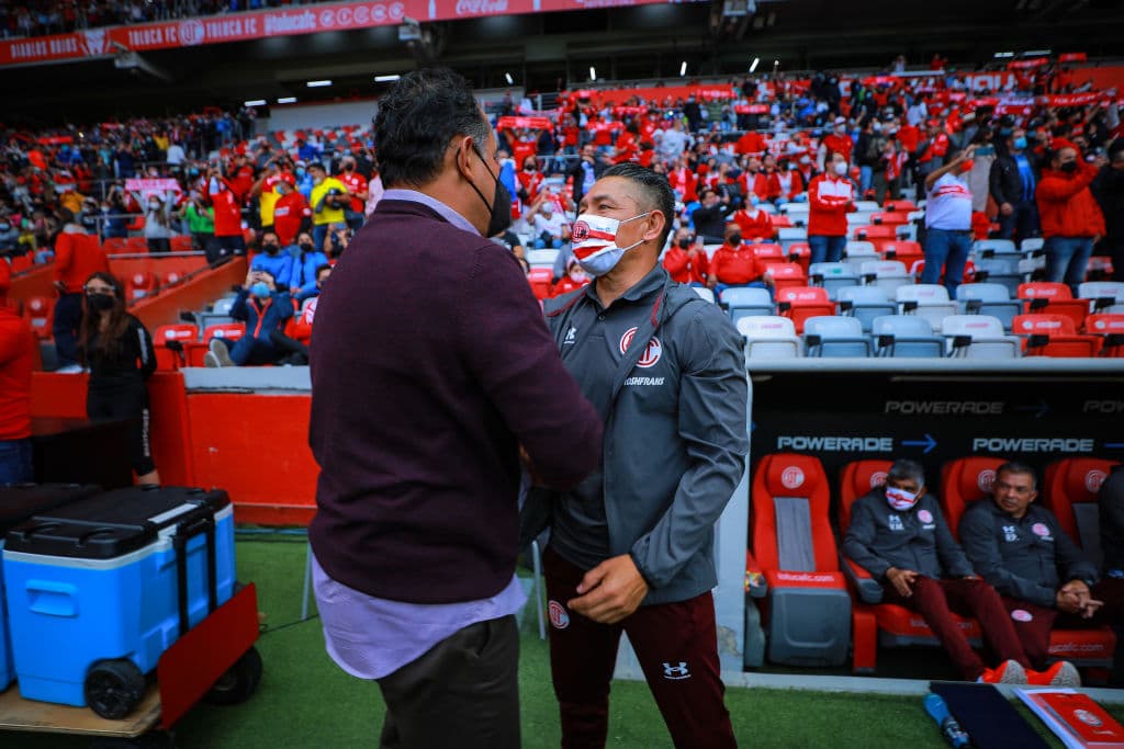 Cruz Azul volvió a mostrar su mejor versión y le pasó por encima y goleó por 1-4 a Toluca, gracias a los tantos de Juan Escobar, Charly Rodríguez y un doblete de Santiago Giménez.