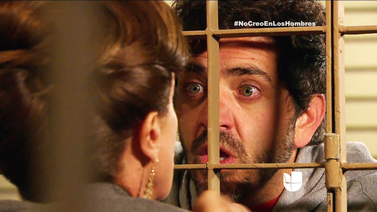 Úrsula está desesperada por sacarte de la cárcel.