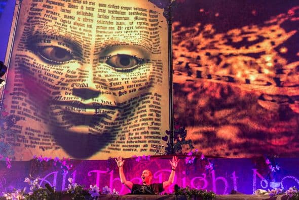 Se acerca el verano y muchos se preparan para los grandes festivales musicales de la temporada. En California, Coachella domina la taquilla, pero 'The Tomorrow World Electronic Music' parece ser una fuerte competidor. Te compartimos algunas fotos del festival de música electrónica durante su última edición en Chattahoochee Hills. La fiesta reunió a los mejores Dj’s y atrajo público de cada rincón del planeta. ¿Crees que este festival sea mejor que el del Valle de Indio?