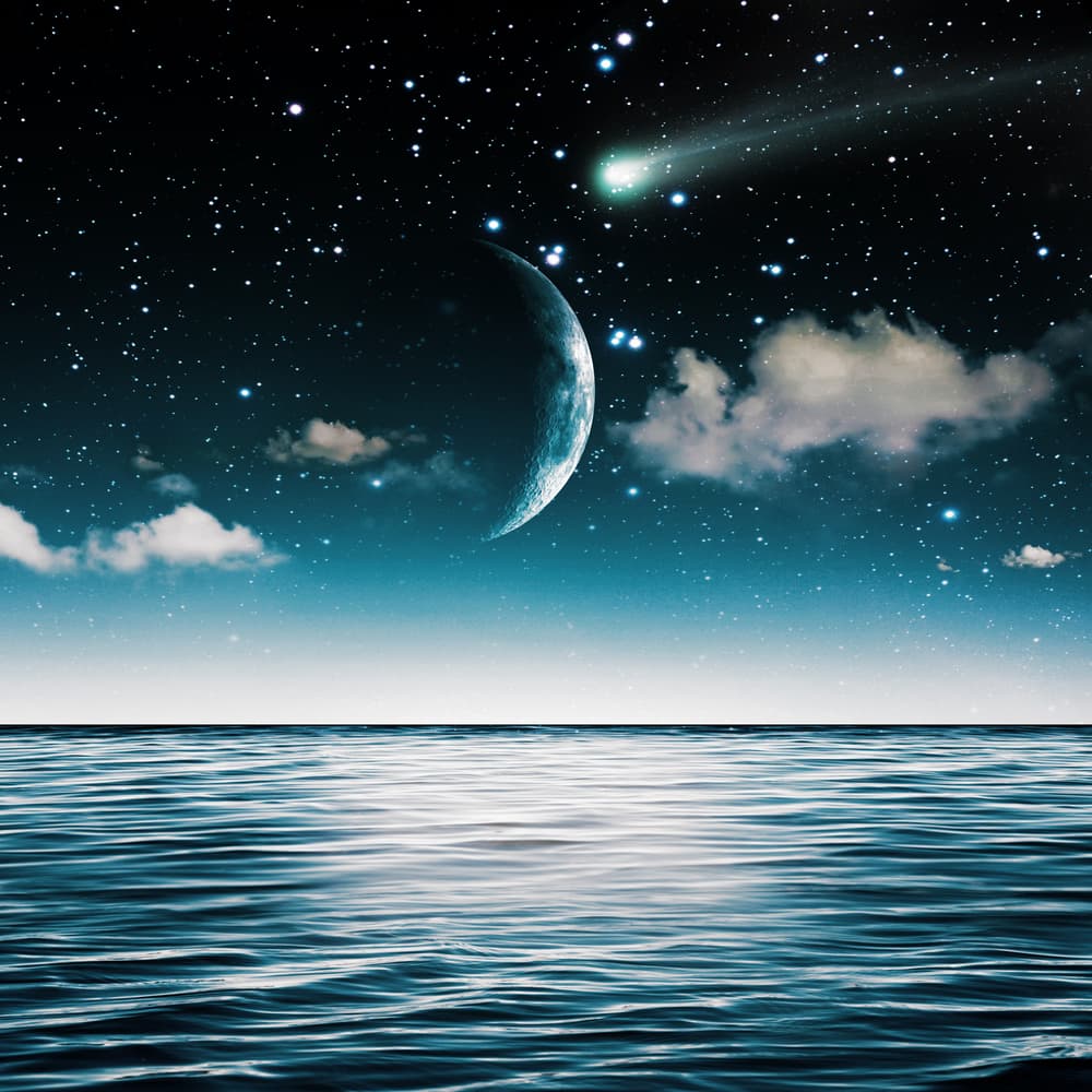 Cuando la Luna y el Sol se sitúan en línea (cosa que ocurre con el plenilunio y el novilunio) se suman sus fuerzas de atracción sobre los océanos y entonces se produce el fenómeno que denominamos mareas vivas.