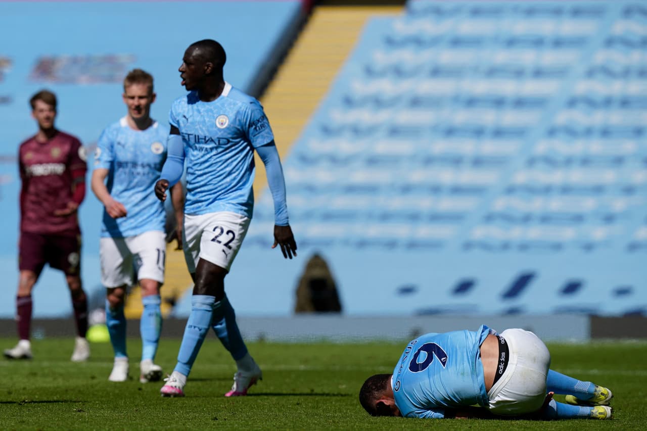 No todo fue juego limpio el esférico se disputaba con mucha intensidad.
<br>