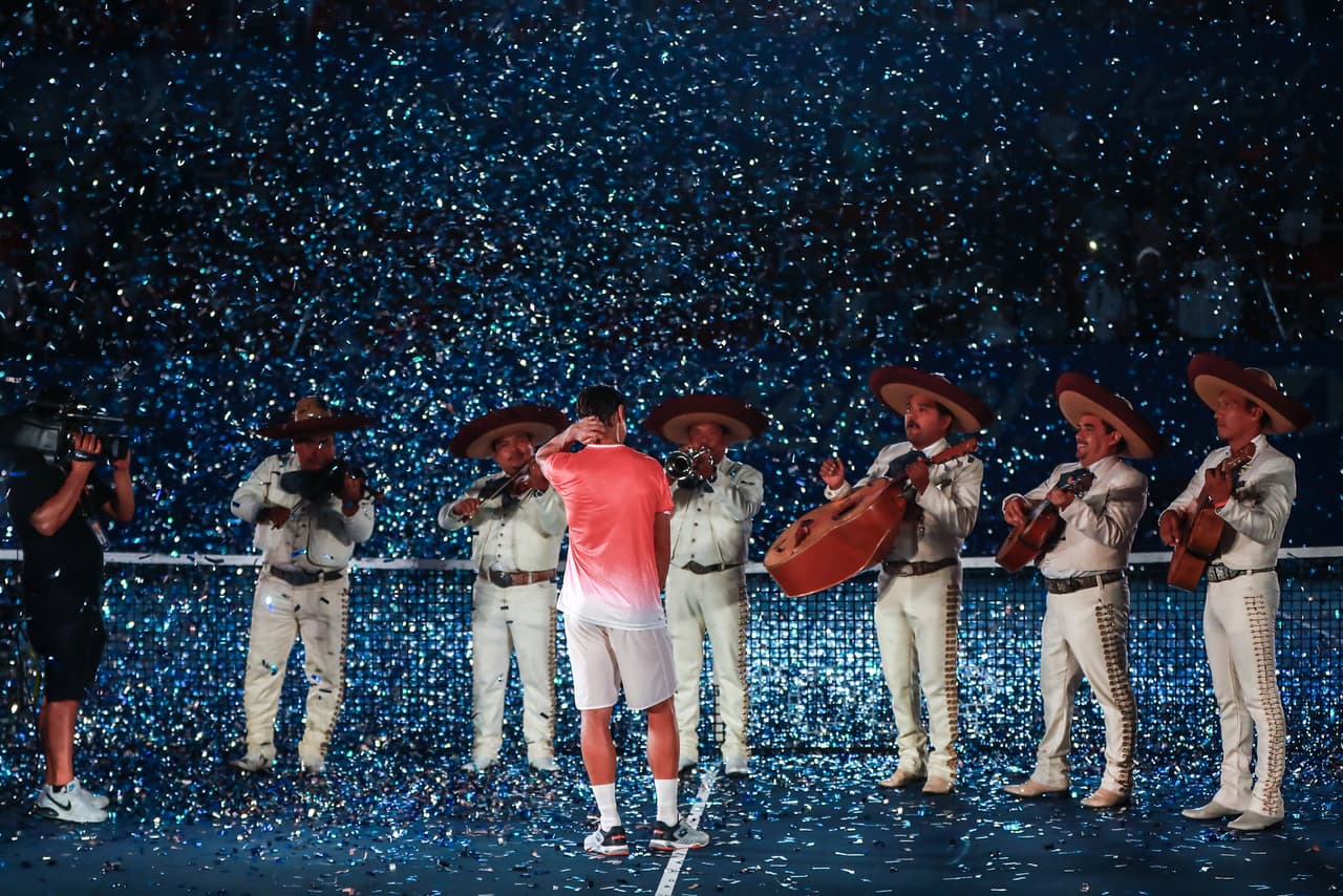Un conjunto de mariachi interpretó 'El Rey' y 'Cielito Lindo' mientras el público, aún numeroso, aplaudía a Ferrer en una ceremonia que conmovió desde el propio homenajeado hasta los presentes en las gradas.