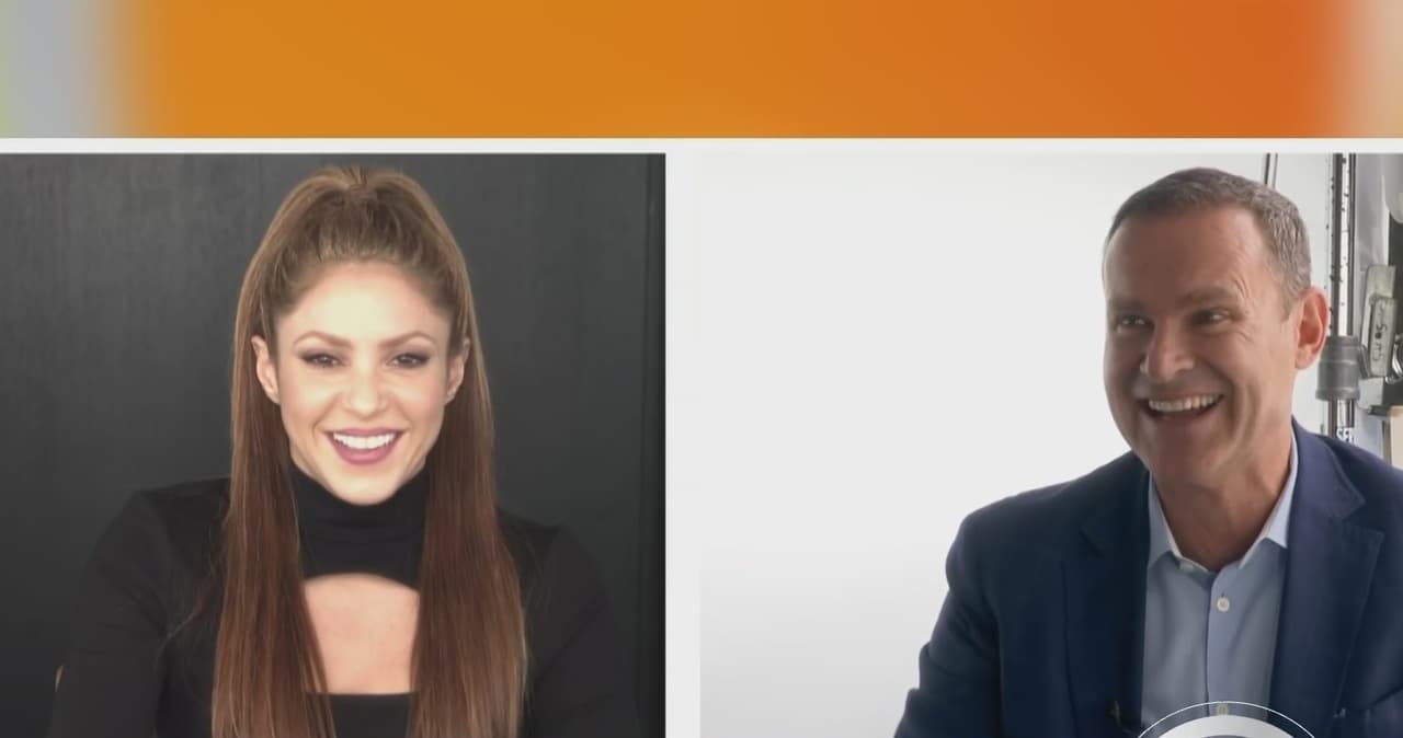 Respecto a las redes sociales mencionó que es muy divertido tener una relación inmediata con el público, así como tener una comunicación directa con la gente sin intermediarios: "Hoy en día la gente es la que decide, el público es el jefe".