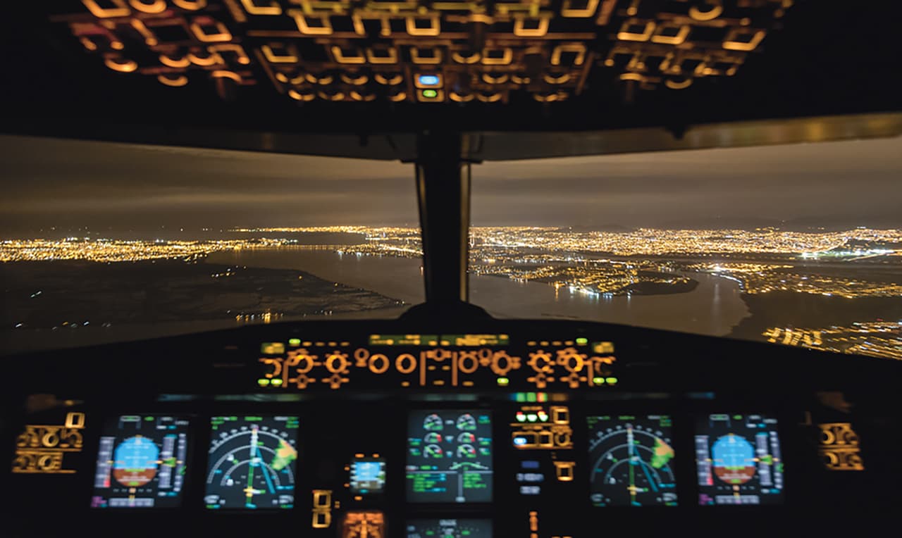 "The technique has been the most complicated thing for me. After studying photography, I would board the airplanes thinking that with speed it would be impossible to make a slow exposure that didn't move. Playing around I realized that it is a combination between technique and luck," he says. This image is from the cockpit on the approach to the Ecuadorian city of Guayaquil.