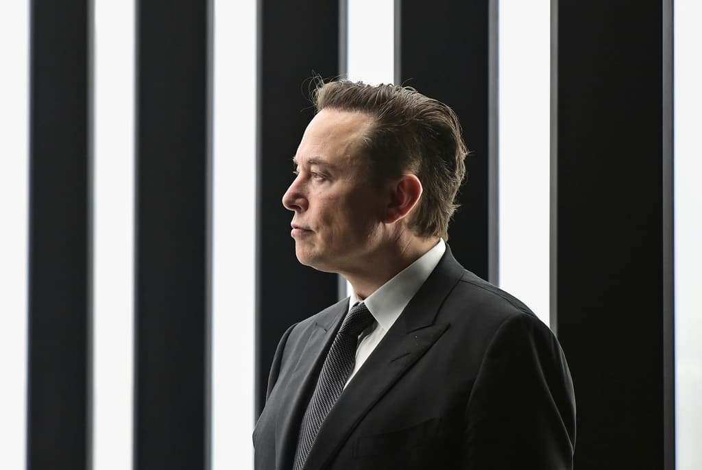 El CEO de Tesla, Elon Musk, asiste a la inauguración de la fábrica de Tesla en Berlín Brandenburg en Gruenheide, Alemania, el 22 de marzo de 2022. (Patrick Pleul/Pool vía AP, Archivo)