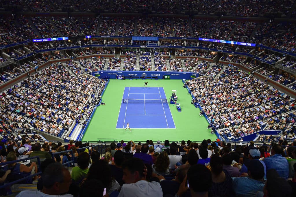 Se puso en marcha el US Open 2018 en el complejo tenístico de Billy Jean King National Tennis Center en Queens, Nueva York, con grandes juegos y sorpresas grandes en el primer día de competncia.